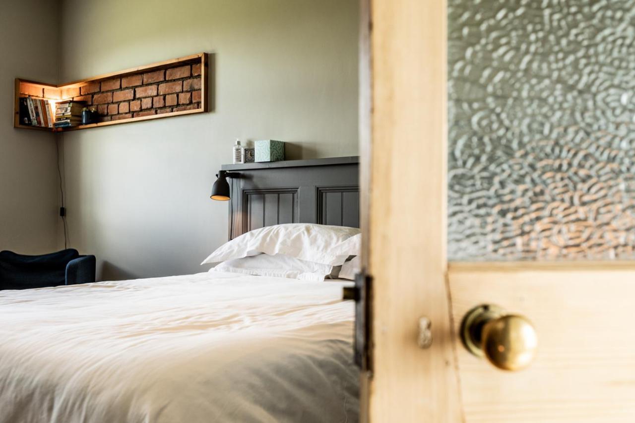 The Old Vicarage Bed & Breakfast Moylgrove ภายนอก รูปภาพ