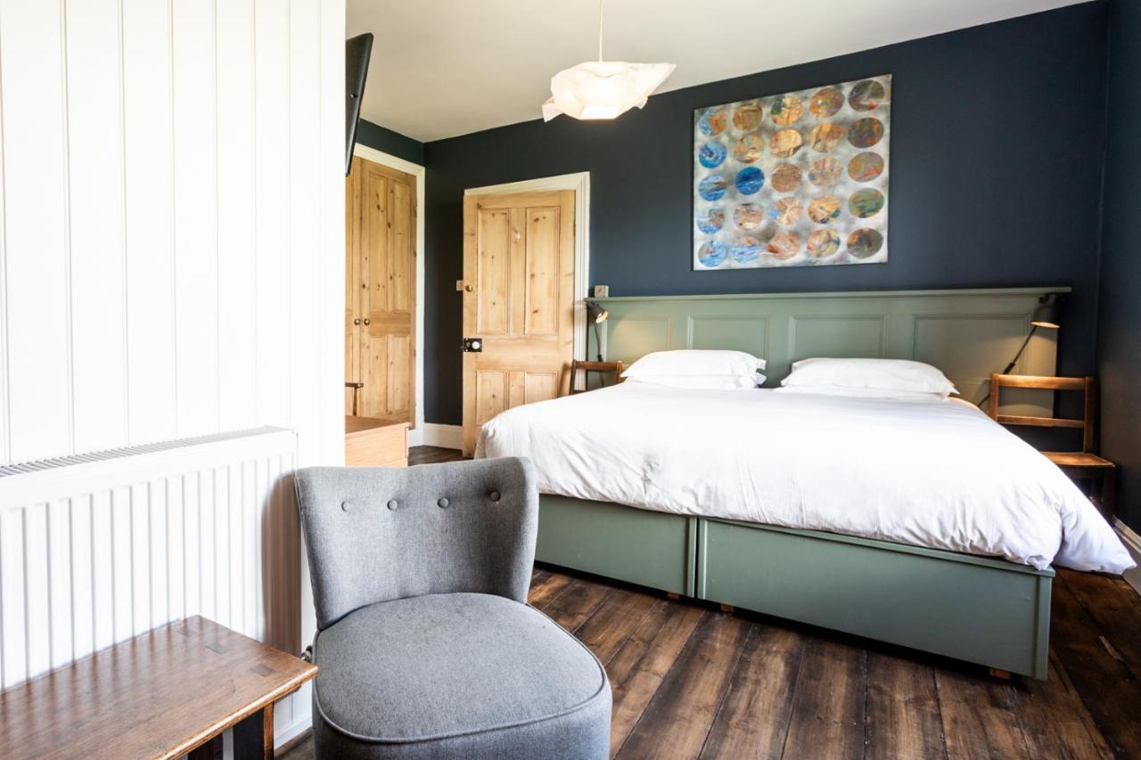 The Old Vicarage Bed & Breakfast Moylgrove ภายนอก รูปภาพ