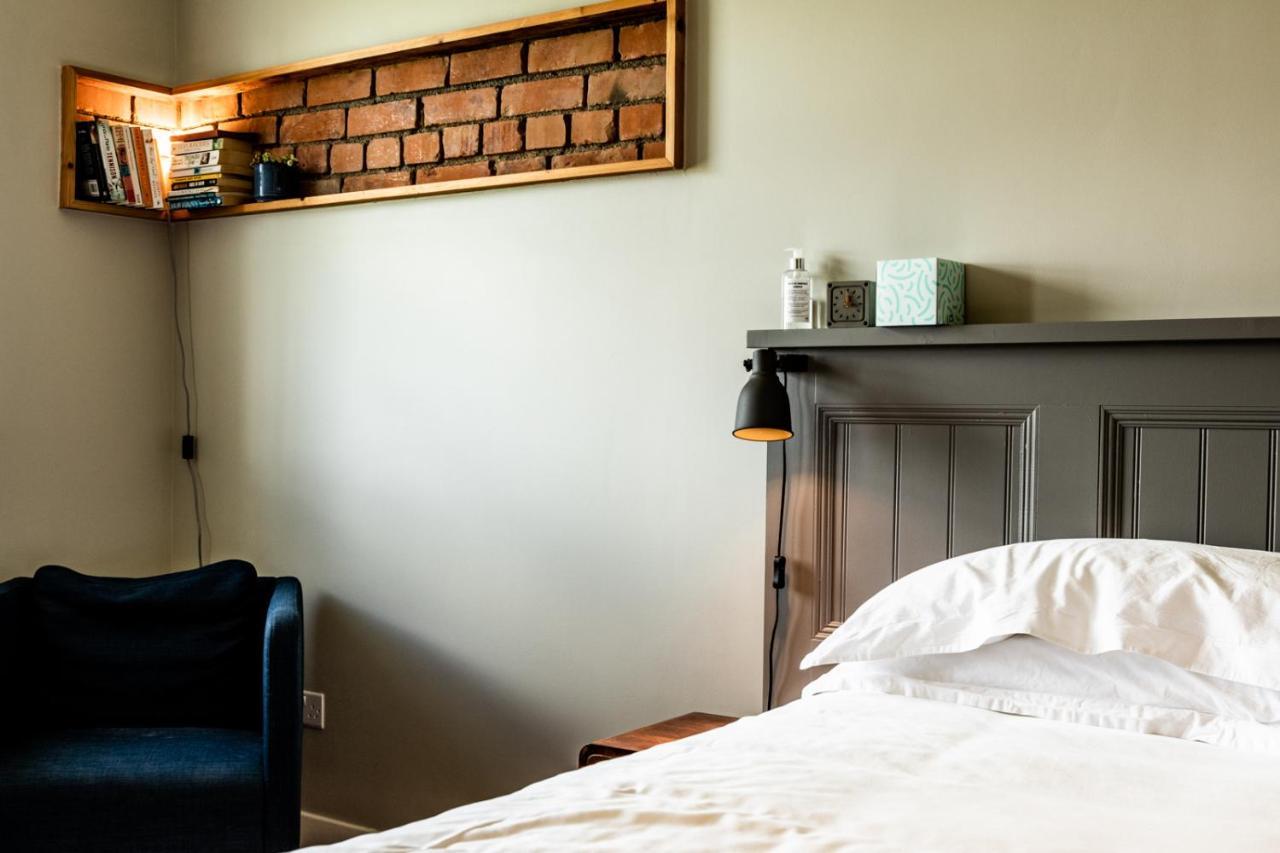 The Old Vicarage Bed & Breakfast Moylgrove ภายนอก รูปภาพ