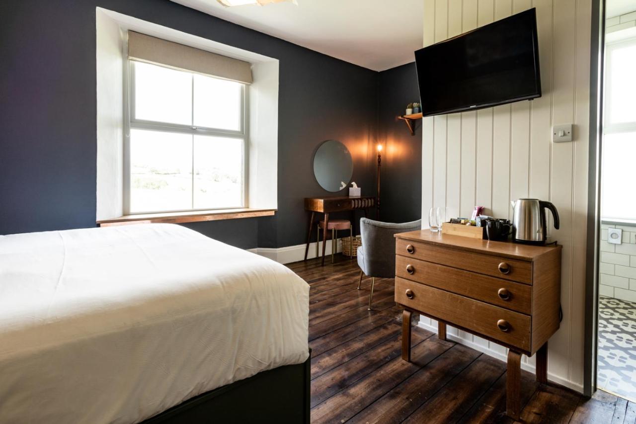 The Old Vicarage Bed & Breakfast Moylgrove ภายนอก รูปภาพ