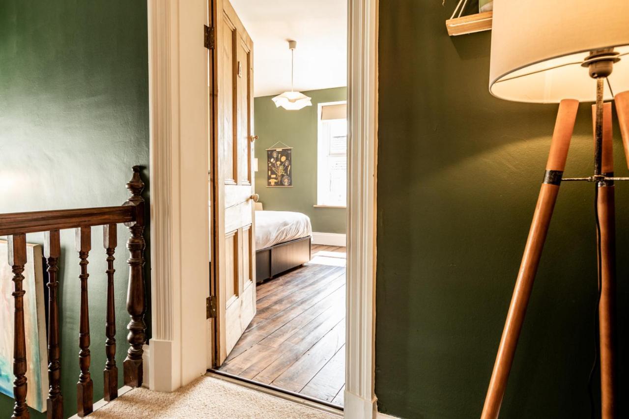 The Old Vicarage Bed & Breakfast Moylgrove ภายนอก รูปภาพ