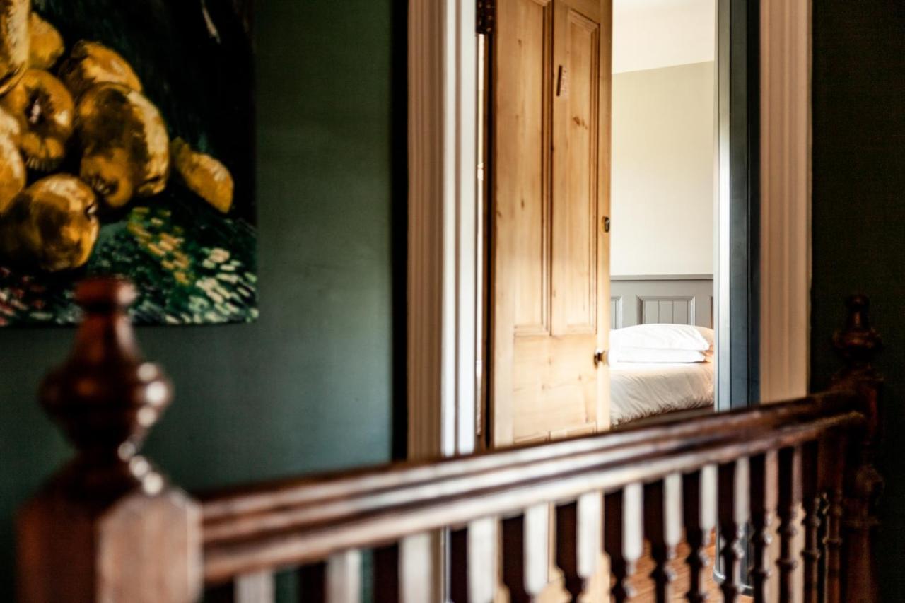 The Old Vicarage Bed & Breakfast Moylgrove ภายนอก รูปภาพ