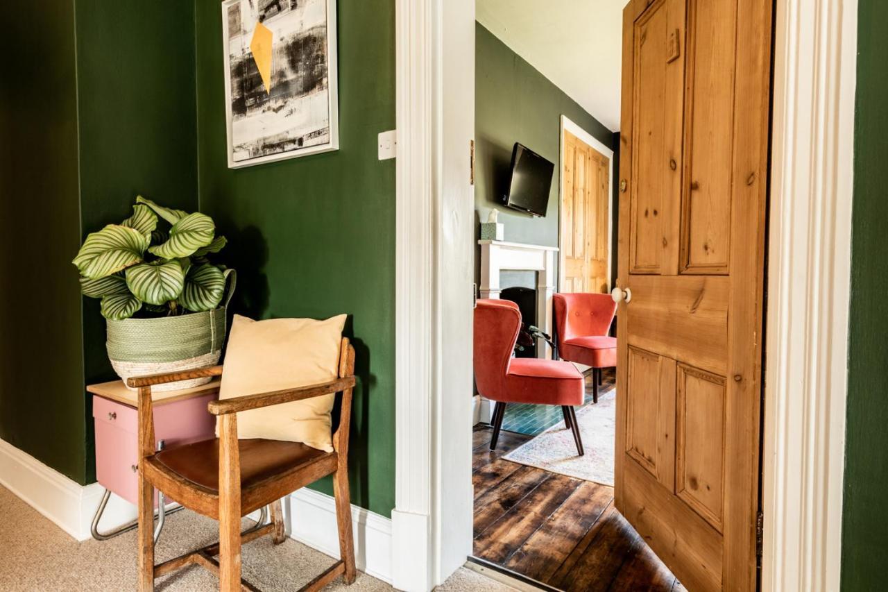 The Old Vicarage Bed & Breakfast Moylgrove ภายนอก รูปภาพ