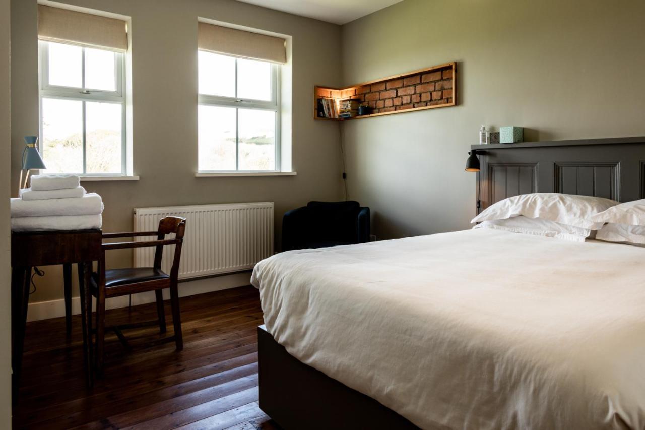 The Old Vicarage Bed & Breakfast Moylgrove ภายนอก รูปภาพ