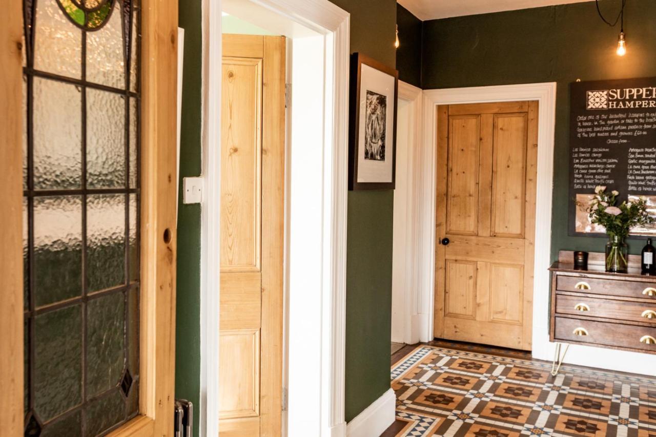 The Old Vicarage Bed & Breakfast Moylgrove ภายนอก รูปภาพ