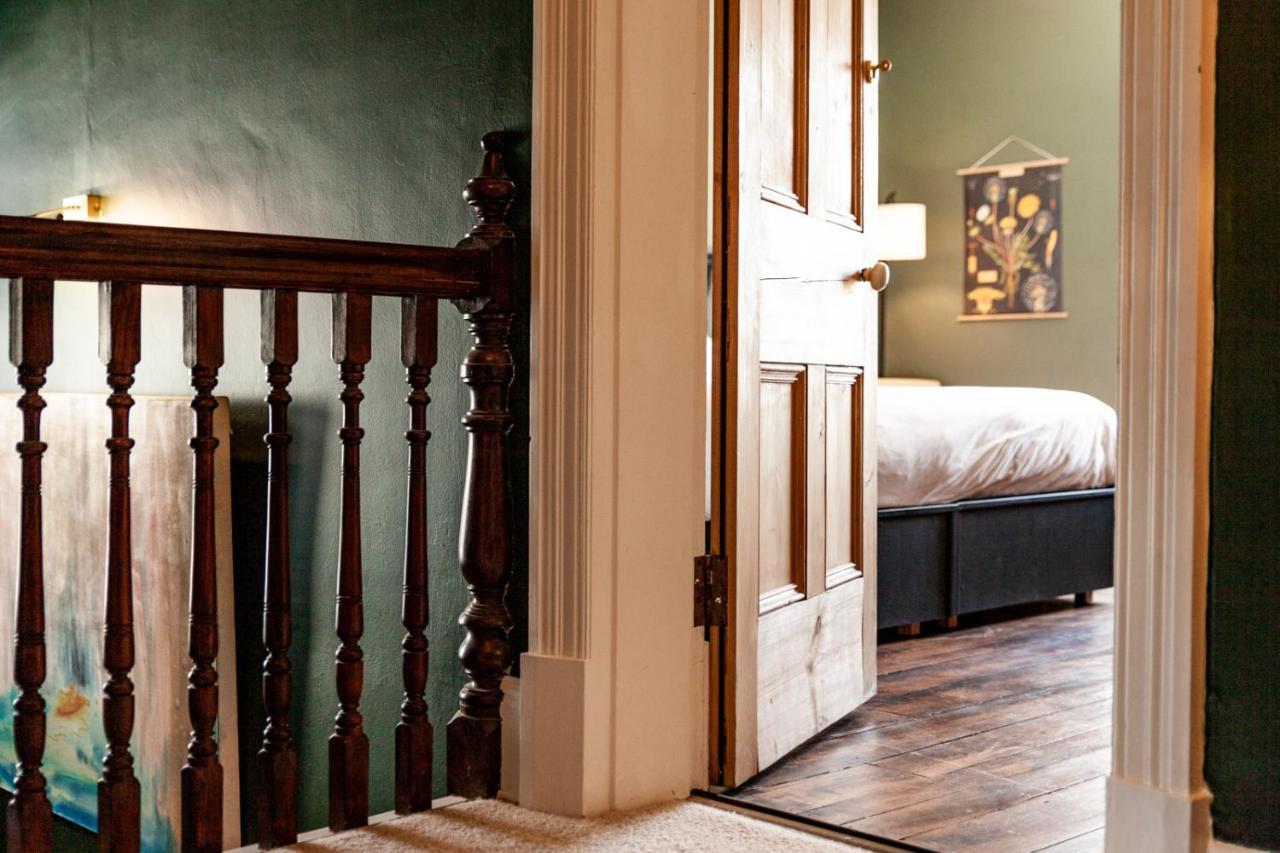 The Old Vicarage Bed & Breakfast Moylgrove ภายนอก รูปภาพ