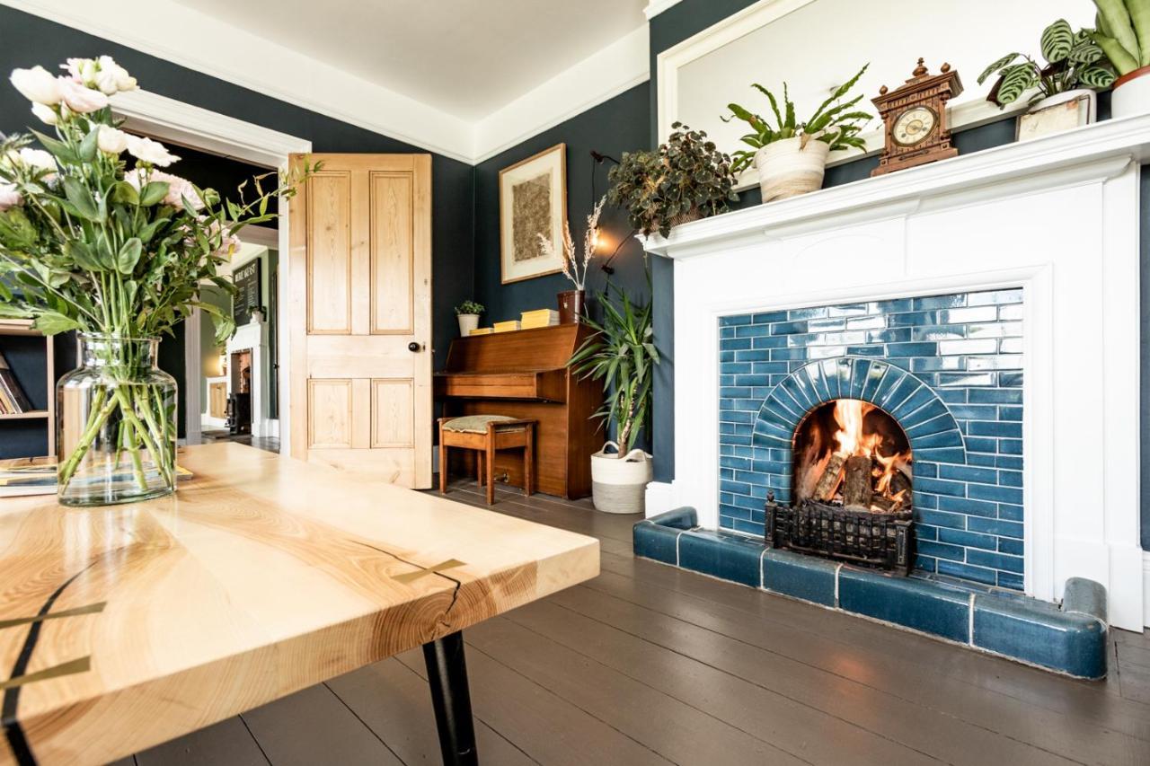 The Old Vicarage Bed & Breakfast Moylgrove ภายนอก รูปภาพ