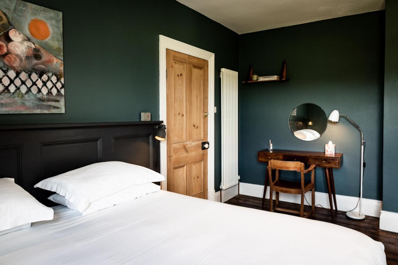 The Old Vicarage Bed & Breakfast Moylgrove ภายนอก รูปภาพ