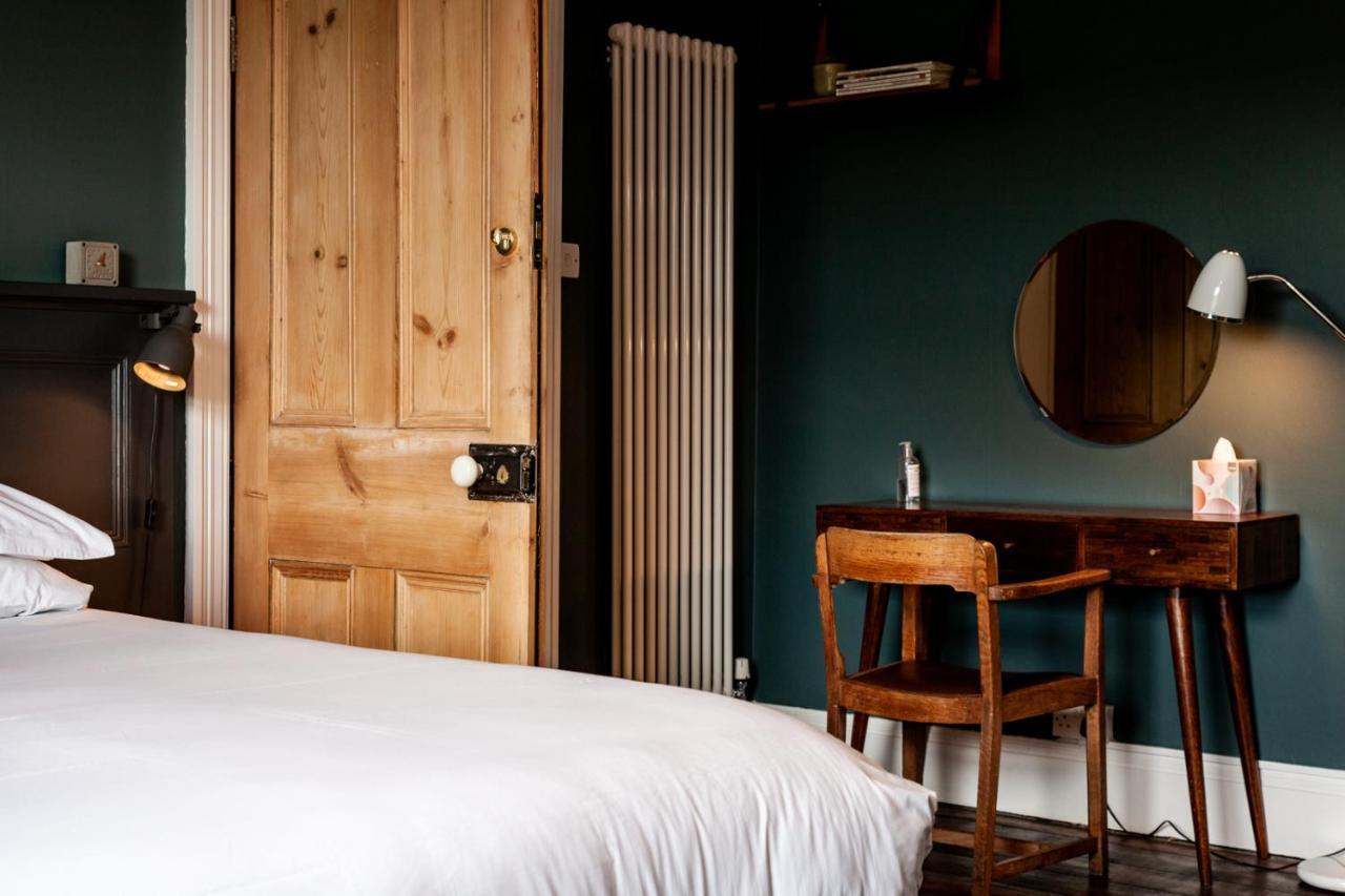 The Old Vicarage Bed & Breakfast Moylgrove ภายนอก รูปภาพ